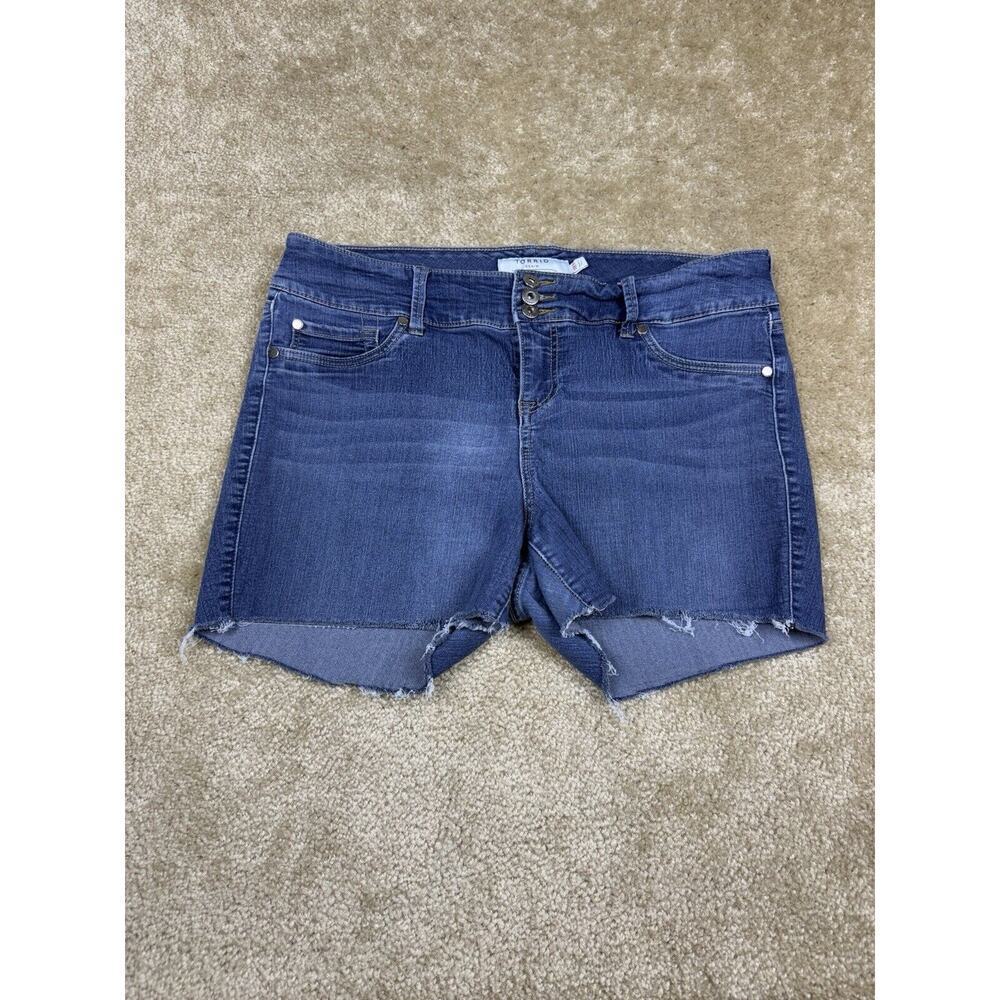 Torrid Cut Off Denim Shorts Size 18 Medium/Dark Wash 4” Inseam Stretch B011